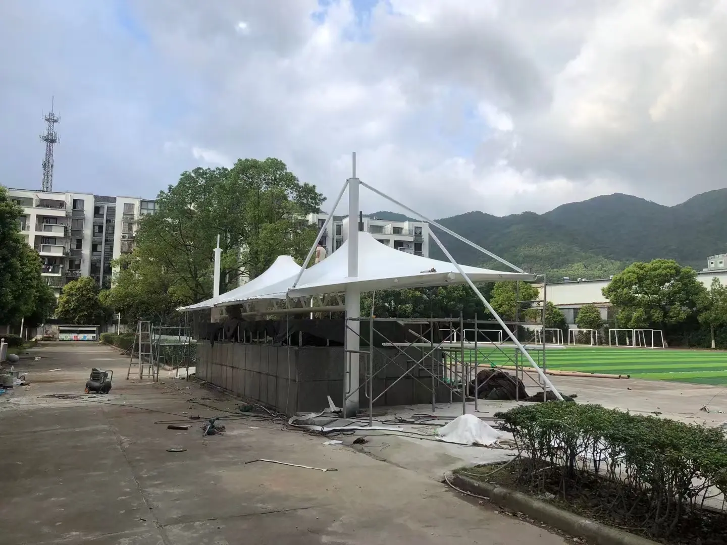 2026年贵州紫云停车棚球场棚改造纪实:老旧雨棚换新,运维压力怎么降